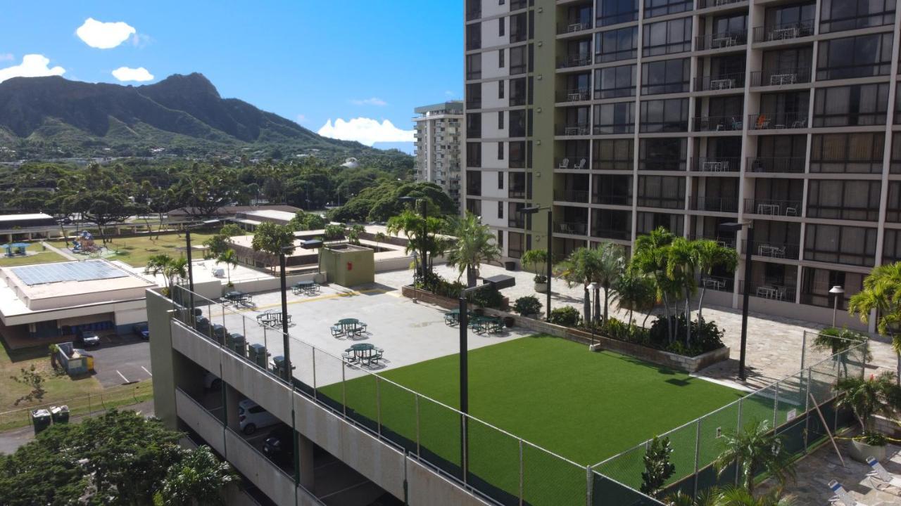 Newly Renovated 2 Bedroom Condo, 1 Block To Waikiki Beach, Free Parking Honolulu Buitenkant foto