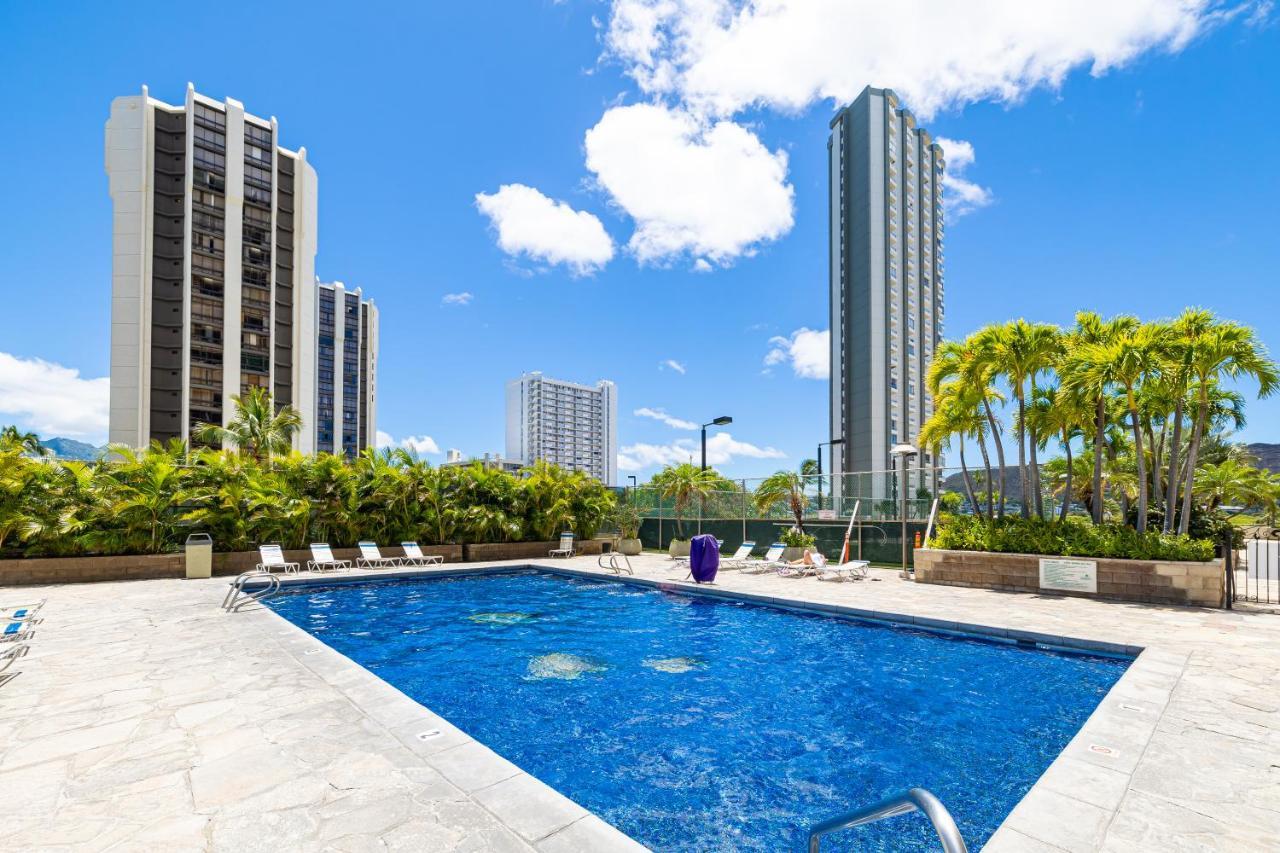 Newly Renovated 2 Bedroom Condo, 1 Block To Waikiki Beach, Free Parking Honolulu Buitenkant foto