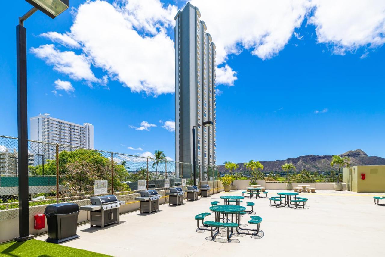 Newly Renovated 2 Bedroom Condo, 1 Block To Waikiki Beach, Free Parking Honolulu Buitenkant foto