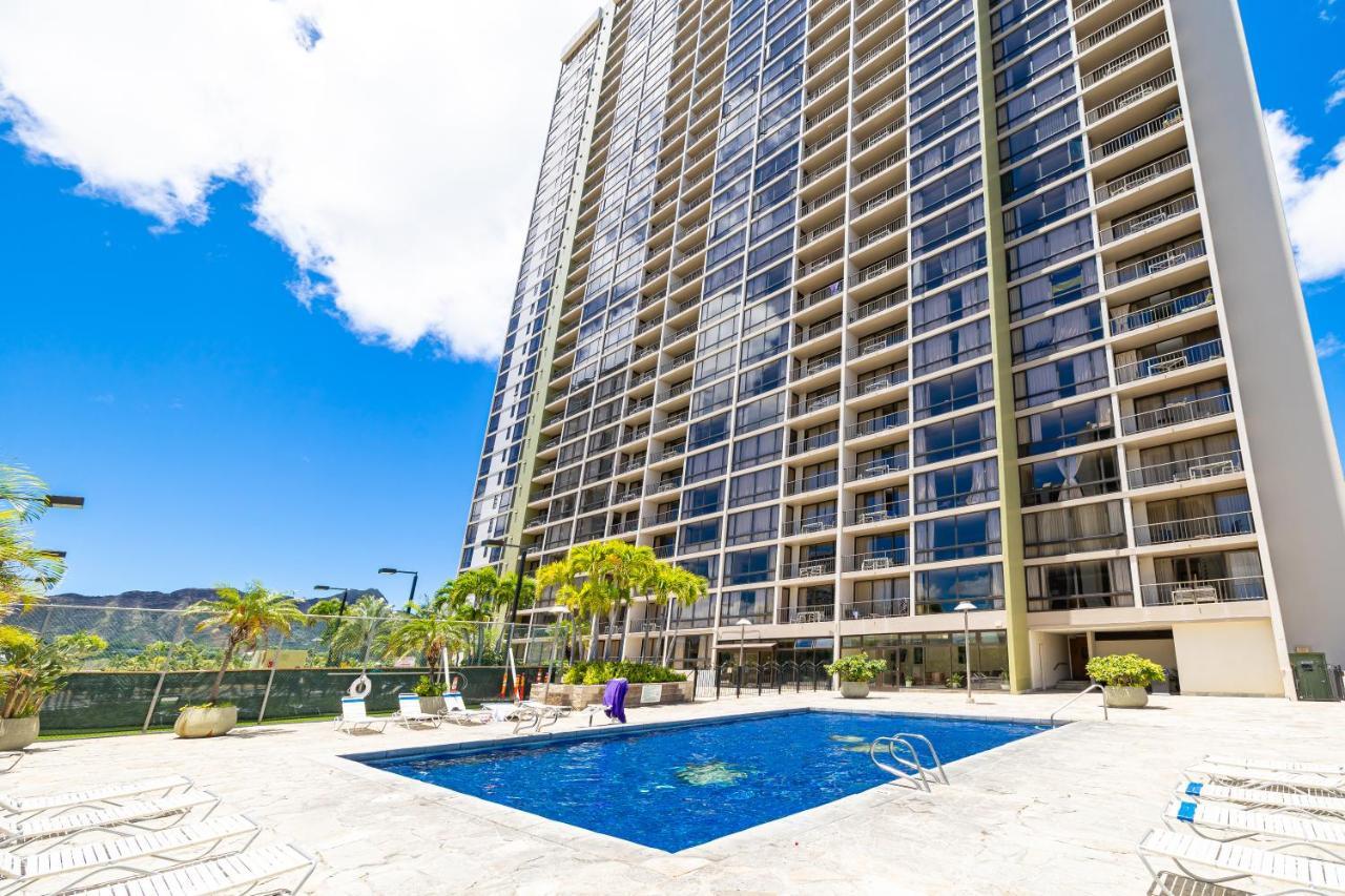 Newly Renovated 2 Bedroom Condo, 1 Block To Waikiki Beach, Free Parking Honolulu Buitenkant foto