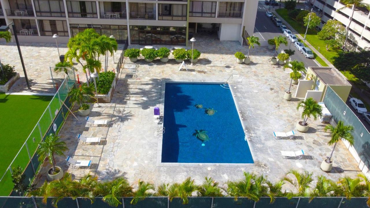 Newly Renovated 2 Bedroom Condo, 1 Block To Waikiki Beach, Free Parking Honolulu Buitenkant foto