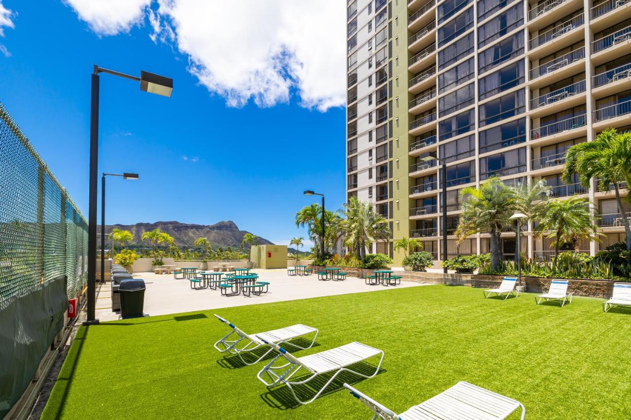 Newly Renovated 2 Bedroom Condo, 1 Block To Waikiki Beach, Free Parking Honolulu Buitenkant foto