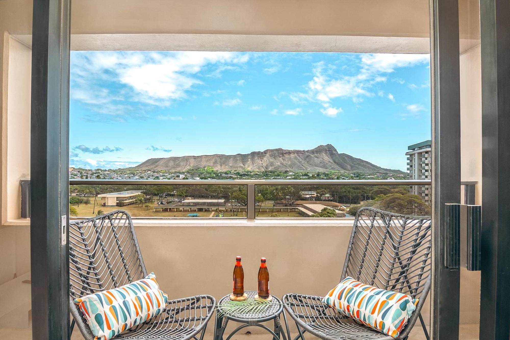 Newly Renovated 2 Bedroom Condo, 1 Block To Waikiki Beach, Free Parking Honolulu Buitenkant foto