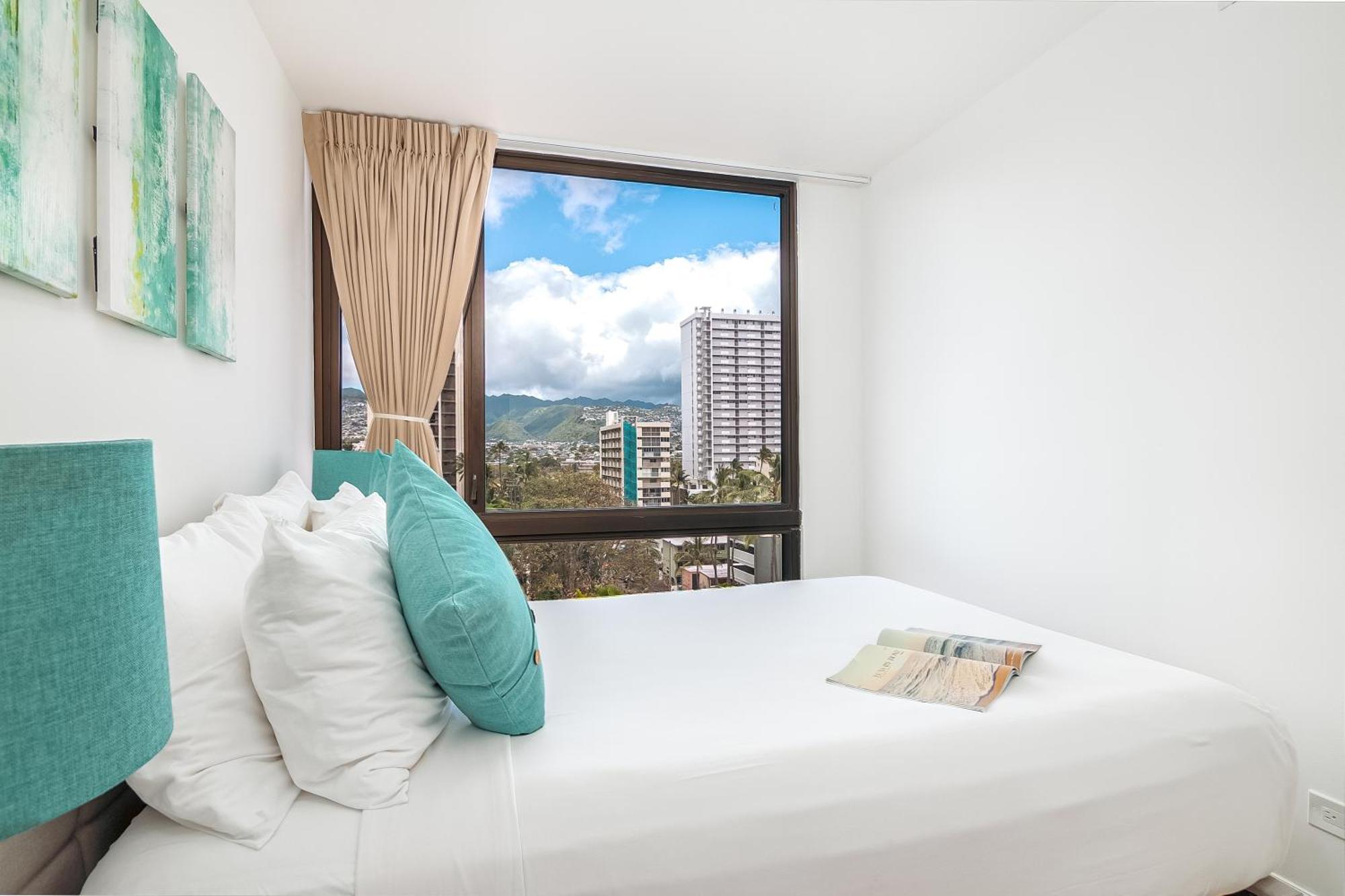 Newly Renovated 2 Bedroom Condo, 1 Block To Waikiki Beach, Free Parking Honolulu Buitenkant foto