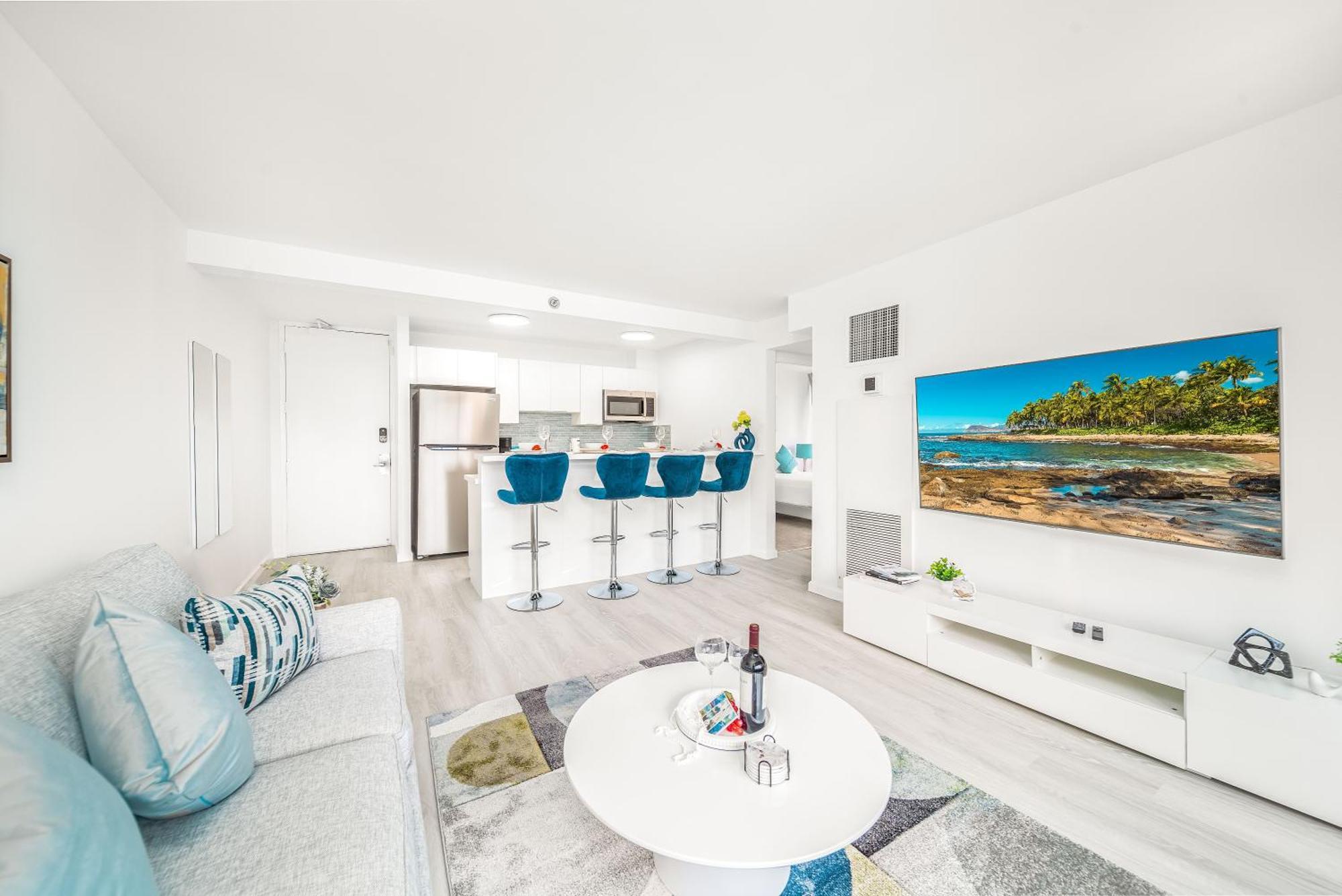 Newly Renovated 2 Bedroom Condo, 1 Block To Waikiki Beach, Free Parking Honolulu Buitenkant foto