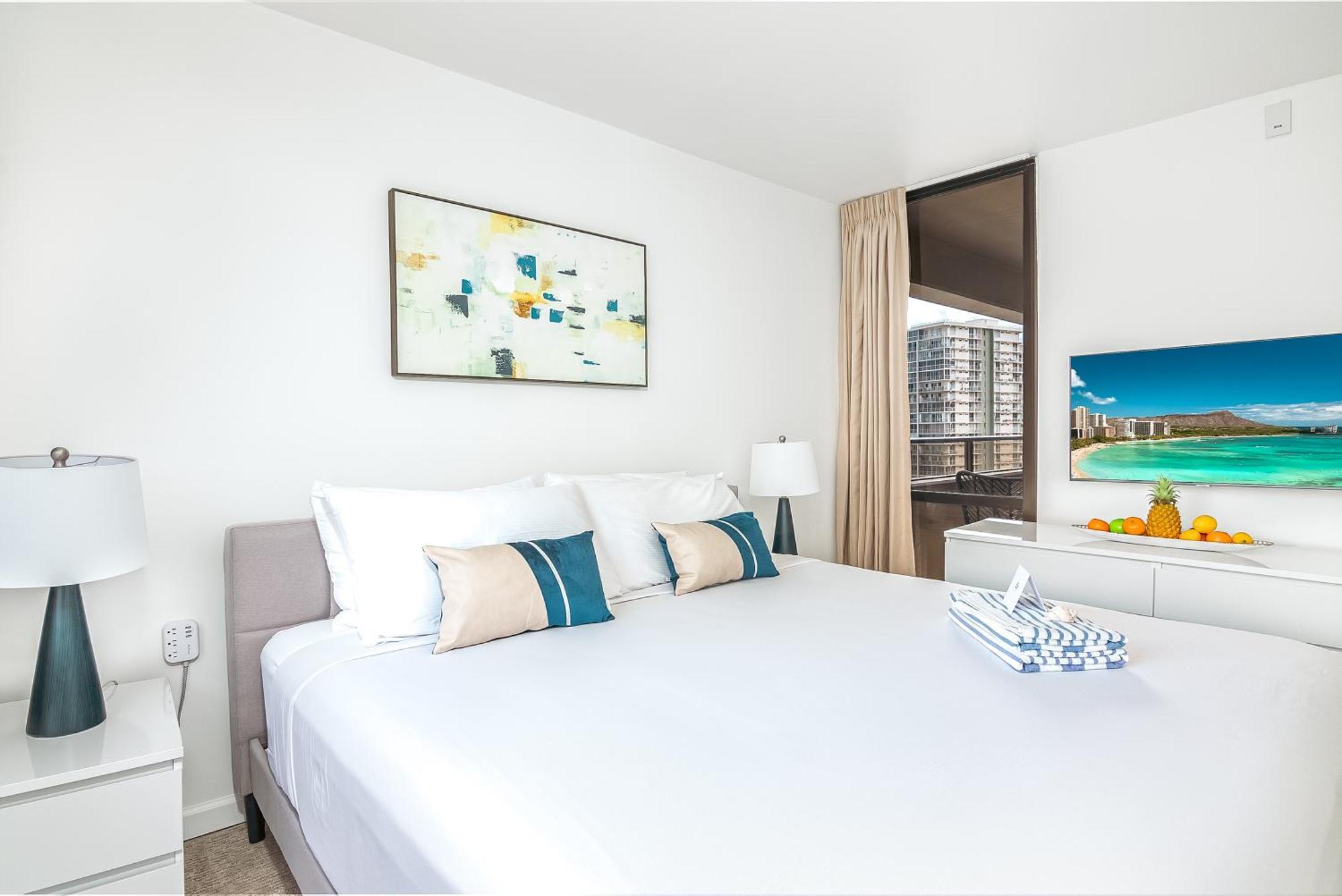 Newly Renovated 2 Bedroom Condo, 1 Block To Waikiki Beach, Free Parking Honolulu Buitenkant foto