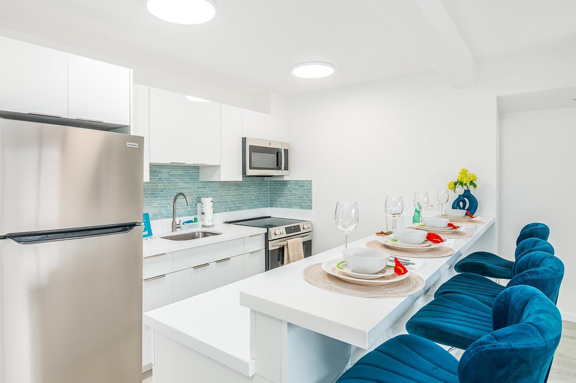 Newly Renovated 2 Bedroom Condo, 1 Block To Waikiki Beach, Free Parking Honolulu Buitenkant foto